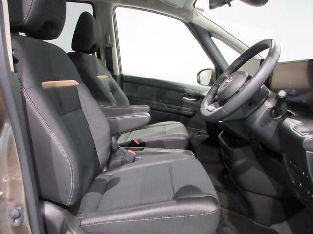 セレナ1.4 e-4ORCE ハイウェイスターV 4WD