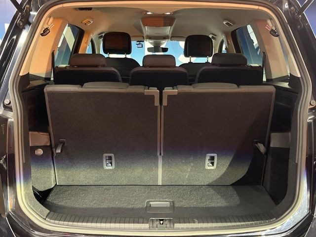 ●トランクルーム:趣味が広がる収容スペース!これだけの広さがあればお買い物やレジャーなどにも最適です!使用感も少なくきれいな状態を維持しております。