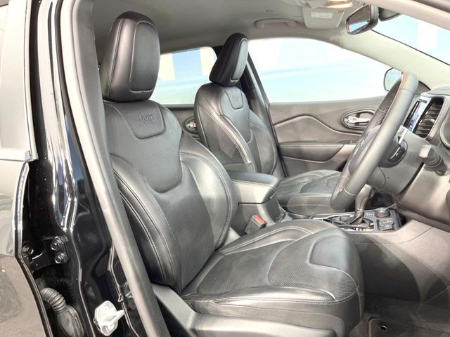 ●シートの使用感:破れ・へたりも少なく、ご覧の通りきれいな状態を維持しております。また、室内クリーニング・コーティングもご用命いただけます。