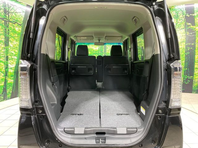 ���i�̂���������ʋ΁A���}���ɏ\���ȉ׎��X�y�[�X���m�ۂ��Ă���܂��B�Z�J���h�V�[�g��|���ƁA�傫�ȉו��̐ύڂ��\�ł���