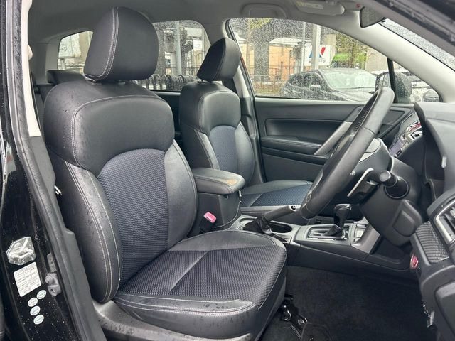 �y�n�[�t���U�[�V�[�g�z�������ƍ���S�n�𗼗������l�C�̃V�[�g���w�ʁE���ʂ̃t�@�u���b�N�f�ނ́A�ʋC���̗ǂ��⊊��ɂ����ɗD��Ă��܂��B�C���╞���ɍ��E���ꂸ���K�ɂ���肢�������܂��B