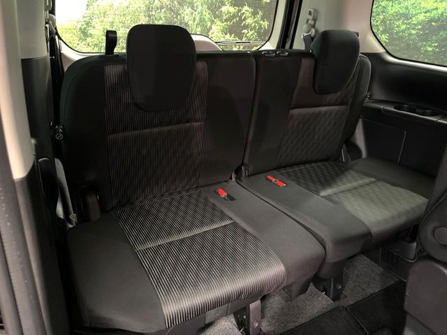 3列目シートはもちろん状態良好☆大人でもゆったりと座って頂けますので、大人数でのお出かけもラクラクです♪ご家族で、気の知れた仲間で、ドライブに行くのが楽しみですね♪