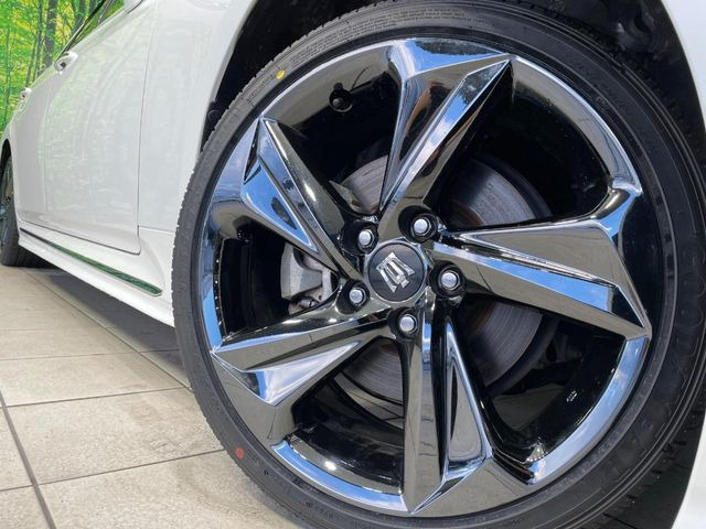 �y����18�C���`�A���~�z�C�[���z�O�ςɃ}�b�`���������A���~�z�C�[���𑕒����Ă���܂��B�e��ЊO�A���~�z�C�[����A�X�^�b�h���X�^�C�����戵�����Ă���܂��B���񂲑��k����������