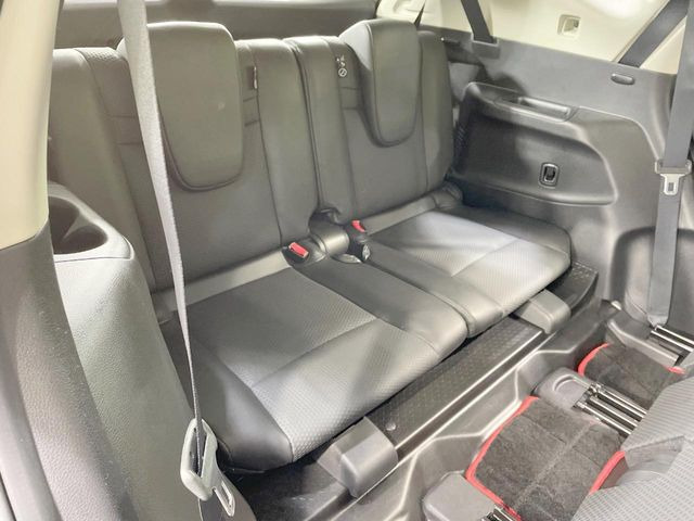 3列目シートはもちろん状態良好☆大人でもゆったりと座って頂けますので、大人数でのお出かけもラクラクです♪ご家族で、気の知れた仲間で、ドライブに行くのが楽しみですね♪