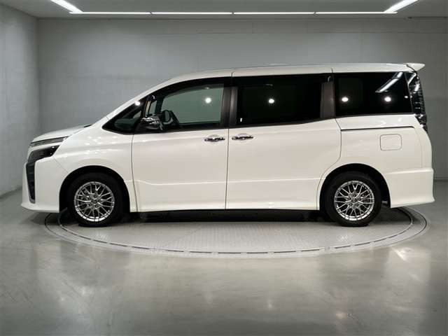 ヴォクシー1.8 ハイブリッド ZS 煌III