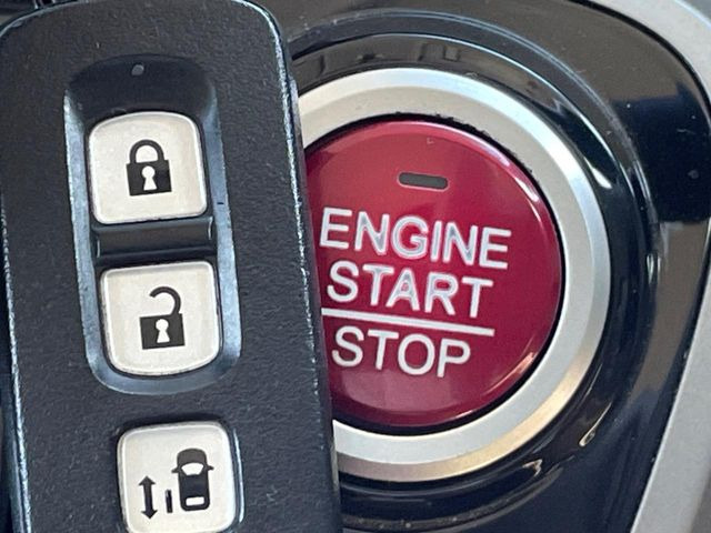 �yHonda�X�}�[�g�L�[�z�J�o����|�P�b�g�ɓ��ꂽ�܂܂ł��h�A�̎{���E�������\�ȃX�}�[�g�L�[�𑕔��B�G���W���̃I���E�I�t�����J�M�����o���K�v����������Ƃ��Ă��֗��ł���