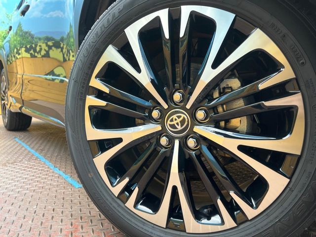 �y����18�C���`�A���~�z�C�[���z�O�ςɃ}�b�`���������A���~�z�C�[���𑕒����Ă���܂��B�e��ЊO�A���~�z�C�[����A�X�^�b�h���X�^�C�����戵�����Ă���܂��B���񂲑��k����������