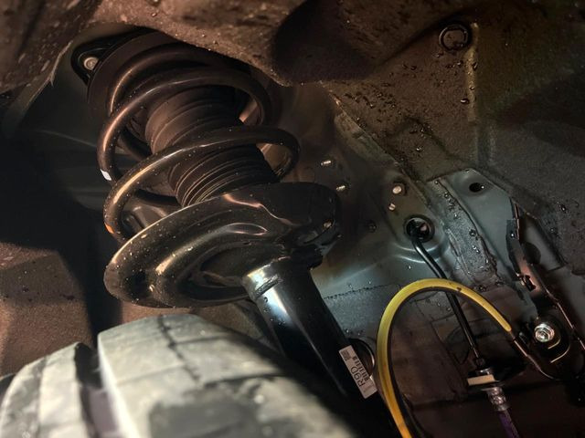 お車を安心してお乗りいただく為には、足回りの定期点検が欠かせません。サービスサポート(有償保証)では無料点検もご提供しており、安心のカーライフをお過ごしいただけるサポート体制が整っています。