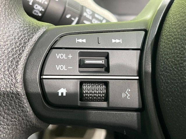 �y�X�e�A�����O�X�C�b�`�z�^�]���A�O������ڐ������炷���ƂȂ��A�I�[�f�B�I���̑��삪�\�ȕ֗��@�\!���S&���K�ȃh���C�u�����o���Ă���܂���