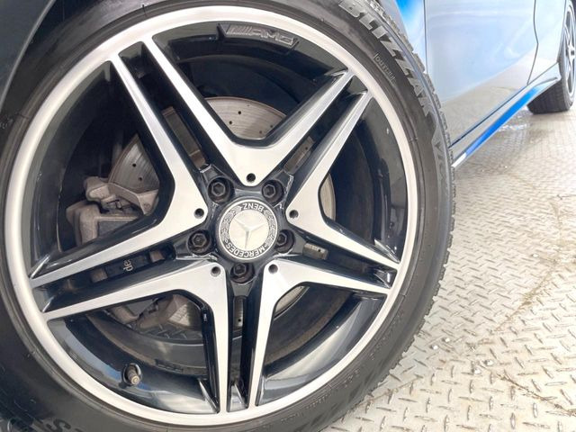 ●純正18インチアルミホイール:輸入車ならではの卓越した走りを支えるホイールと足回りです!日本車の走りに慣れている方にもぜひ体感して頂きたいほど、高いレベルでまとまっています!