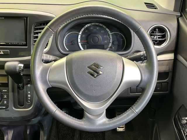 �y�����v�����X�e�A�����O�z�㎿�Ȋv���g�p���邱�ƂŁA��ɂ����������݂ƂĂ��^�]���₷���n���h���ł���