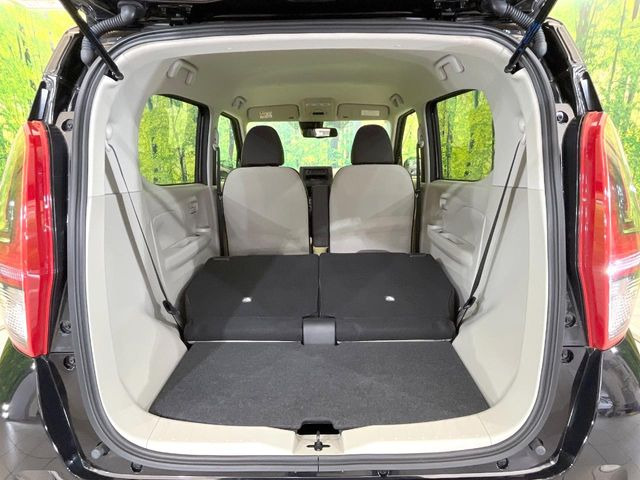 ���i�̂���������ʋ΁A���}���ɏ\���ȉ׎��X�y�[�X���m�ۂ��Ă���܂��B�Z�J���h�V�[�g��|���ƁA�傫�ȉו��̐ύڂ��\�ł���