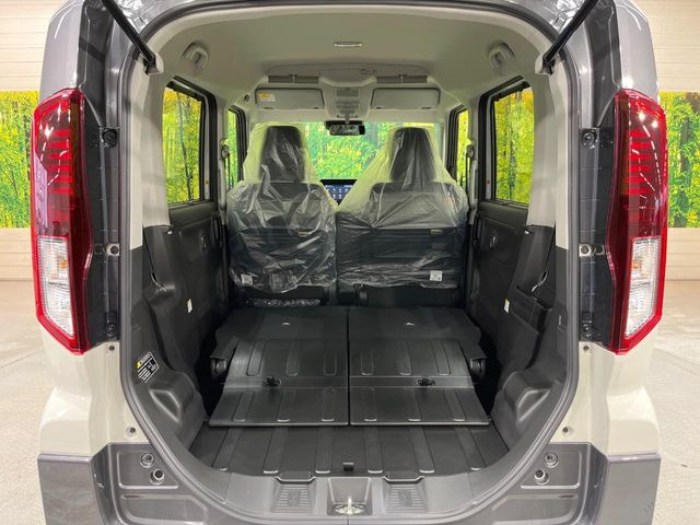 ���i�̂���������ʋ΁A���}���ɏ\���ȉ׎��X�y�[�X���m�ۂ��Ă���܂��B�Z�J���h�V�[�g��|���ƁA�傫�ȉו��̐ύڂ��\�ł���