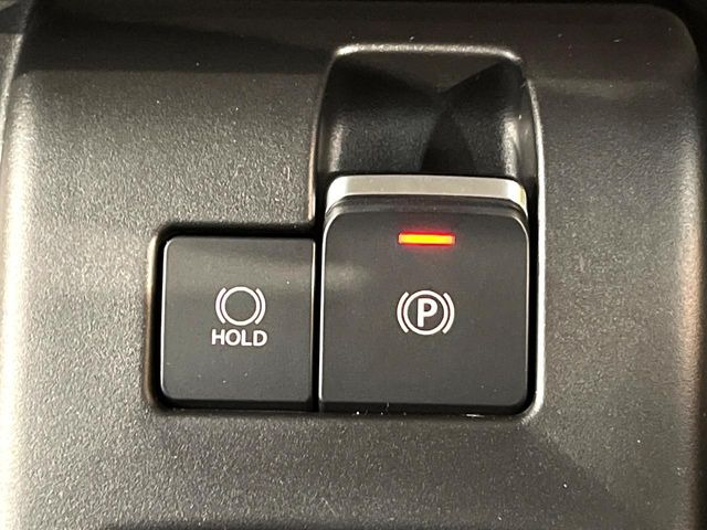 �y�I�[�g�u���[�L�z�[���h�z�M���҂���a�؂Œ�Ԏ��Ƀu���[�L���瑫�𗣂��Ă��A��~��Ԃ�ێ����Ă���܂��B�O�i����Ƃ��̓A�N�Z���𓥂߂Ύ����ŉ��������̂ň��S��X���^�]���y�ɂȂ�܂���