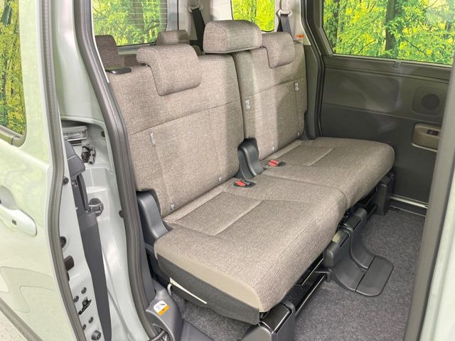 後部座席も気になるようなキズ・汚れやへたり等、大きなダメージはなく、良好な状態です。