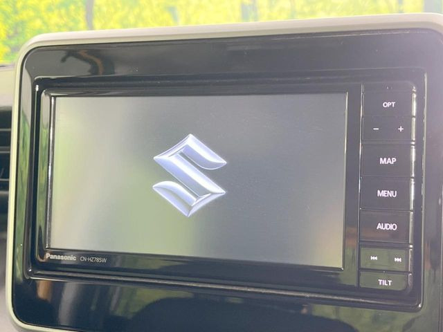 【純正ナビ】人気の純正ナビを装備しております。ナビの使いやすさはもちろん、オーディオ機能も充実!キャンプや旅行はもちろん、通勤や買い物など普段のドライブも楽しくなるはず♪