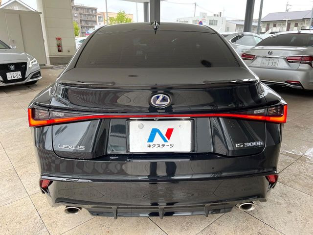 安心の最長10年・走行無制限保証(有償)をご用意。保証内容も充実はもちろん、無料点検&オイル交換や、年中無休の全国・24時間ロードサービスも付帯されておりますのでご安心下さい。