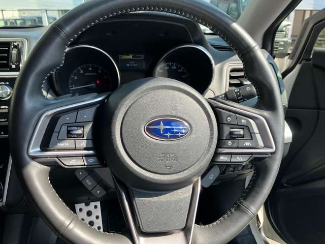 ★本革巻ステアリング★しっとりと手に馴染む本革ならではの感触!確かな操作感!