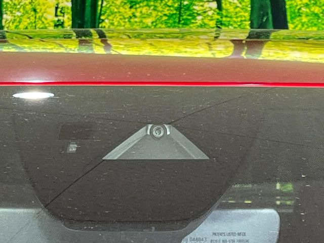 �y�X�}�[�g�u���[�L�T�|�[�g�z���s���ɑO���̎ԗ�����F�����A�Փ˂������Ȏ��͌x��ƃu���[�L�ŏՓˉ���Ɣ�Q�y�����A�V�X�g�B�����S�Ƀh���C�u�����y���݂��������܂��B