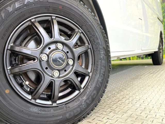 �y12�C���`�A���~�z�C�[���z�O�ςɃ}�b�`�����A���~�z�C�[���𑕒����Ă���܂��B�e��A���~�z�C�[����A�X�^�b�h���X�^�C�����戵�����Ă���܂��B���񂲑��k����������