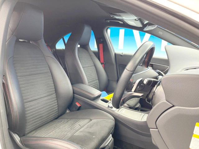 ●ハーフレザーシート:高級感漂うハーフレザーシートは、使用感も少なく良好なコンディションを保っております!その他、気になる箇所がございましたらお気軽にお問合せ下さい!