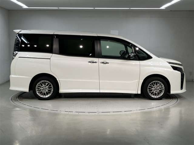 ヴォクシー1.8 ハイブリッド ZS 煌III