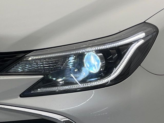 【HIDヘッドライト】非常に明るく前方を照らしてくれるので、悪天候や夜間の走行時も視界良好で安心してお乗りいただけます。