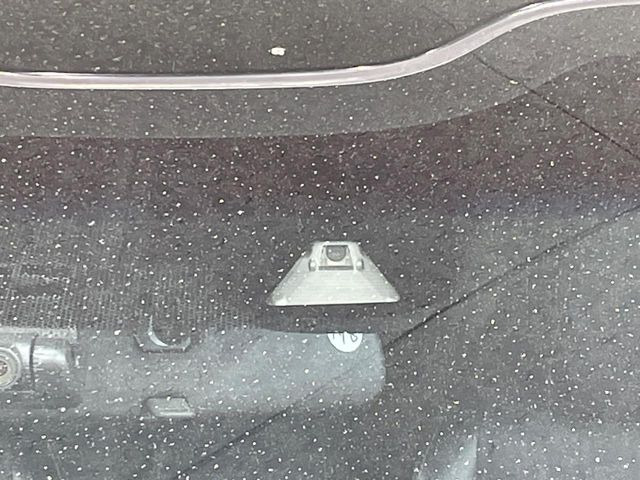 �y�z���_�Z���V���O�z���s���ɑO���̎ԗ�����F�����A�Փ˂������Ȏ��͌x��ƃu���[�L�ŏՓˉ���Ɣ�Q�y�����A�V�X�g�B�����S�Ƀh���C�u�����y���݂��������܂��B