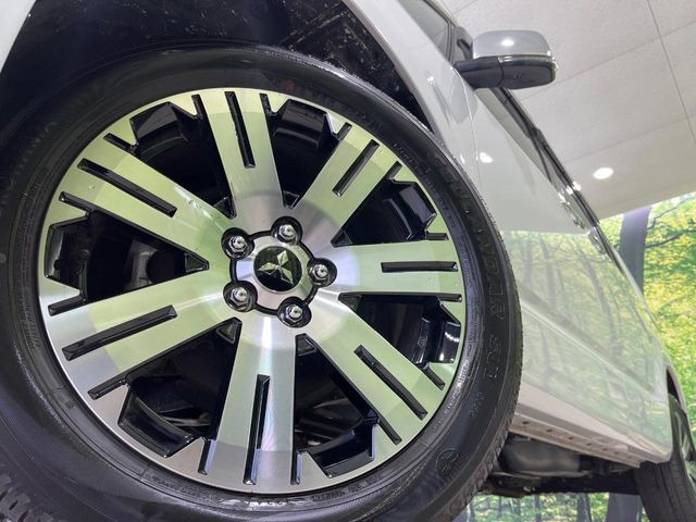 �y����18�C���`�A���~�z�C�[���z�O�ςɃ}�b�`���������A���~�z�C�[���𑕒����Ă���܂��B�e��ЊO�A���~�z�C�[����A�X�^�b�h���X�^�C�����戵�����Ă���܂��B���񂲑��k����������