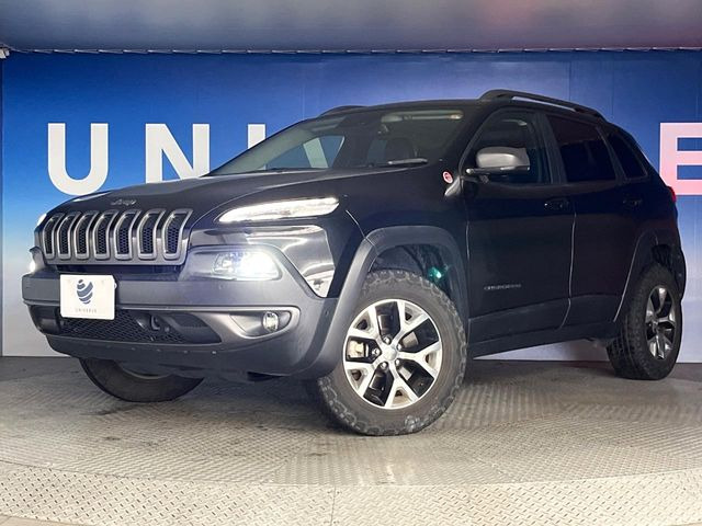 ●HIDヘッドライト:明るく前方を照らしてくれるので、悪天候や夜間の走行時も視界良好で安心してお乗りいただけます。