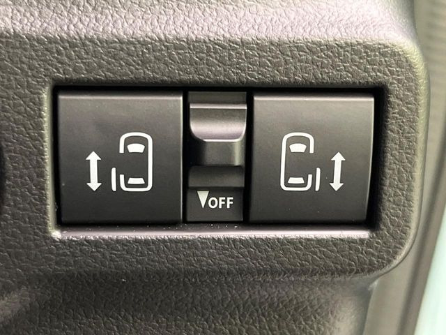 【両側パワースライドドア】スマートキーや運転席のスイッチで後席両側スライドドアの開閉が可能♪電動だから力を入れてドアを開ける必要が無く、小さなお子様でも簡単に開け閉めでき快適です♪