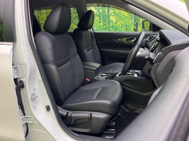 【防水シート】スノボやダイビング等でありがちな汚れや濡れも心配無用の防水シート♪雨の日に傘や荷物でシートが濡れたり、飲み物をこぼしたりした時もサッと拭いてきれいになるから大助かり♪