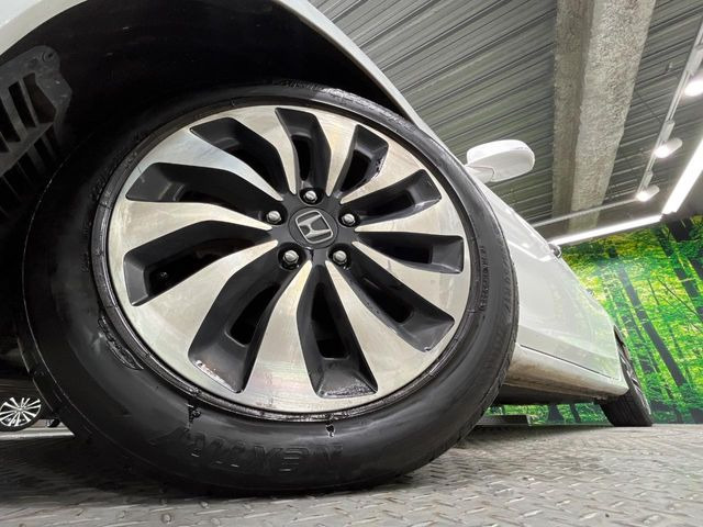 �y����17�C���`�A���~�z�C�[���z�O�ςɃ}�b�`���������A���~�z�C�[���𑕒����Ă���܂��B�e��ЊO�A���~�z�C�[����A�X�^�b�h���X�^�C�����戵�����Ă���܂��B���񂲑��k����������