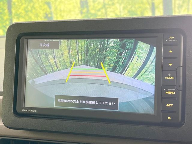 【バックカメラ】駐車時に後方がリアルタイム映像で確認できます。大型商業施設や立体駐車場での駐車時や、夜間のバック時に大活躍!運転スキルに関わらず、今や必須となった装備のひとつです!