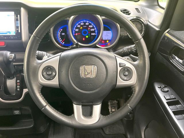 �y�����v�����X�e�A�����O�z�㎿�Ȋv���g�p���邱�ƂŁA��ɂ����������݂ƂĂ��^�]���₷���n���h���ł���