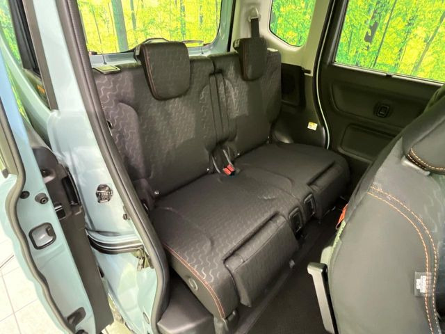 後部座席も気になるようなキズ・汚れやへたり等、大きなダメージはなく、良好な状態です。
