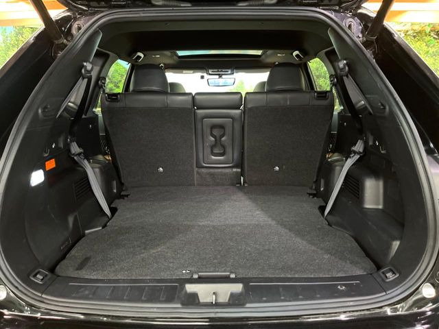 後席を格納すると、これだけの広さが!シーンに合わせたシートアレンジで、大きな荷物も積むことが出来ます♪