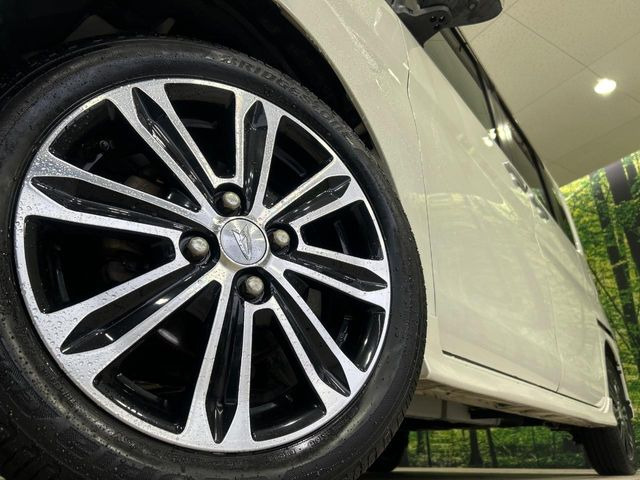 �y����15�C���`�A���~�z�C�[���z�O�ςɃ}�b�`���������A���~�z�C�[���𑕒����Ă���܂��B�e��ЊO�A���~�z�C�[����A�X�^�b�h���X�^�C�����戵�����Ă���܂��B���񂲑��k����������