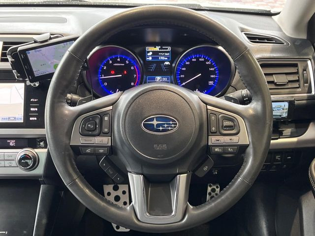 �y�����v�����X�e�A�����O�z�㎿�Ȋv���g�p���邱�ƂŁA��ɂ����������݂ƂĂ��^�]���₷���n���h���ł���