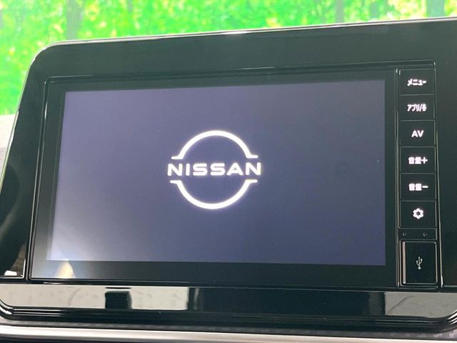 【9インチディスプレイオーディオ】お手持ちのスマートフォンとの連携で、ナビや音楽再生など各種アプリを使用可能。スマホに近い感覚でお使いいただけます♪