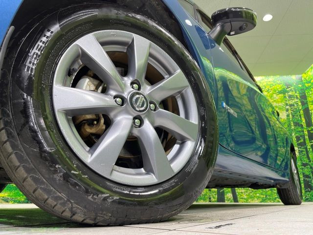 �y����15�C���`�A���~�z�C�[���z�O�ςɃ}�b�`���������A���~�z�C�[���𑕒����Ă���܂��B�e��ЊO�A���~�z�C�[����A�X�^�b�h���X�^�C�����戵�����Ă���܂��B���񂲑��k����������