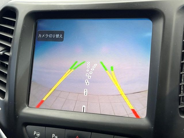 ●ガイドライン付きバックカメラ:不安な駐車もこれで安心!ガイドライン付きなので狭い箇所での駐車もラクラクです!