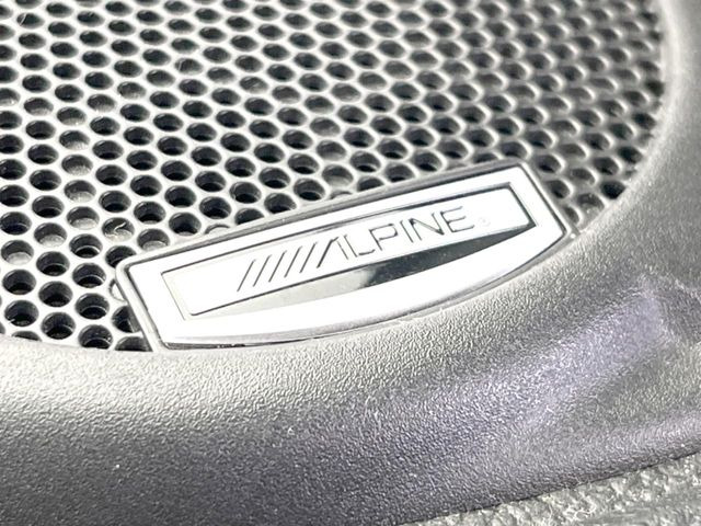 ●ALPINEサウンドシステム:高いインテリア性が特徴のプレミアムサウンドシステムを装備しており、高品質かつ臨場感のある音楽を車内でお楽しみいただけます。