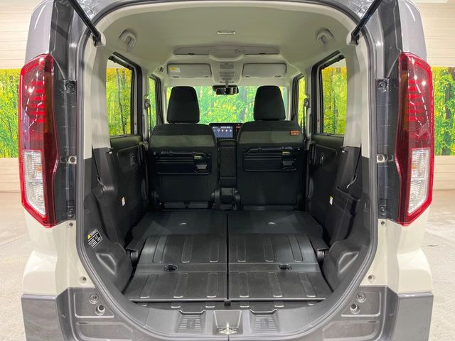 ���i�̂���������ʋ΁A���}���ɏ\���ȉ׎��X�y�[�X���m�ۂ��Ă���܂��B�Z�J���h�V�[�g��|���ƁA�傫�ȉו��̐ύڂ��\�ł���