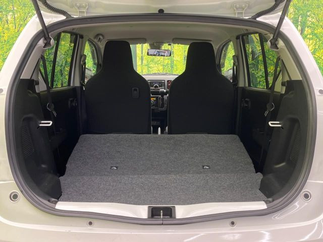 後席を格納すると、これだけの広さが!シーンに合わせたシートアレンジで、大きな荷物も積むことが出来ます♪