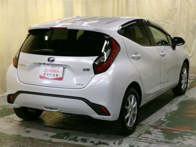 アクア1.5 G E-Four 4WD