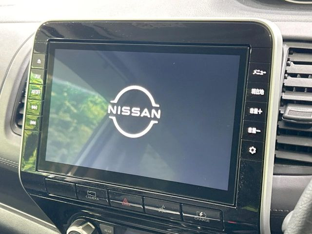 【純正ナビ】人気の純正ナビを装備。オーディオ機能も充実しており、Bluetooth接続すればお持ちのスマホやMP3プレイヤーの音楽を再生可能!毎日の運転がさらに楽しくなります!!