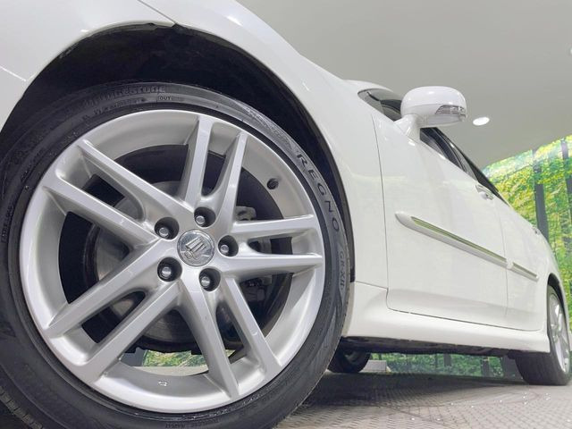 【純正18インチアルミホイール】外観にマッチした純正アルミホイールを装着しております。各種社外アルミホイールや、スタッドレスタイヤも取扱いしております。是非ご相談ください♪