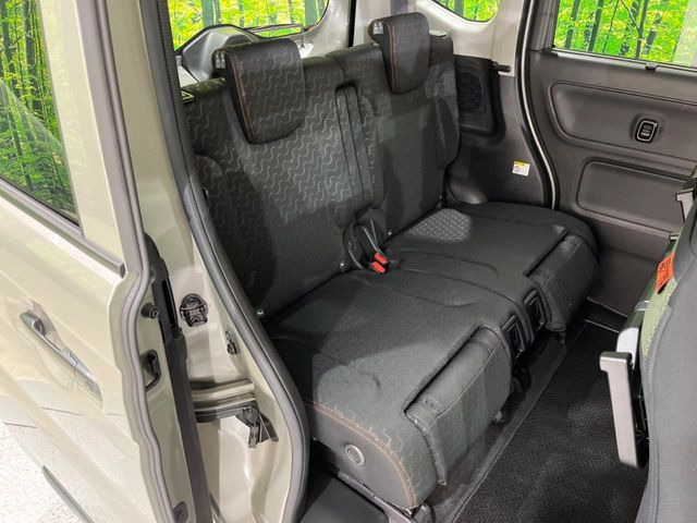 後部座席も気になるようなキズ・汚れやへたり等、大きなダメージはなく、良好な状態です。