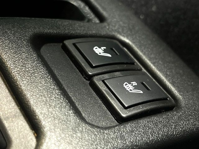 【シートヒーター】寒い日に重宝するシートヒーター!エアコンより早く温まってくれるので寒がりの人も安心ですね♪エアコンの温風は乾燥するから苦手、という方にもをおすすめです。